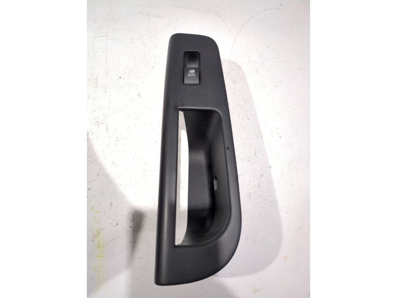 Recambio de botonera puerta trasera derecha para kia cee´d hatchback (ed) 1.6 crdi 115 referencia OEM IAM 823611H000  