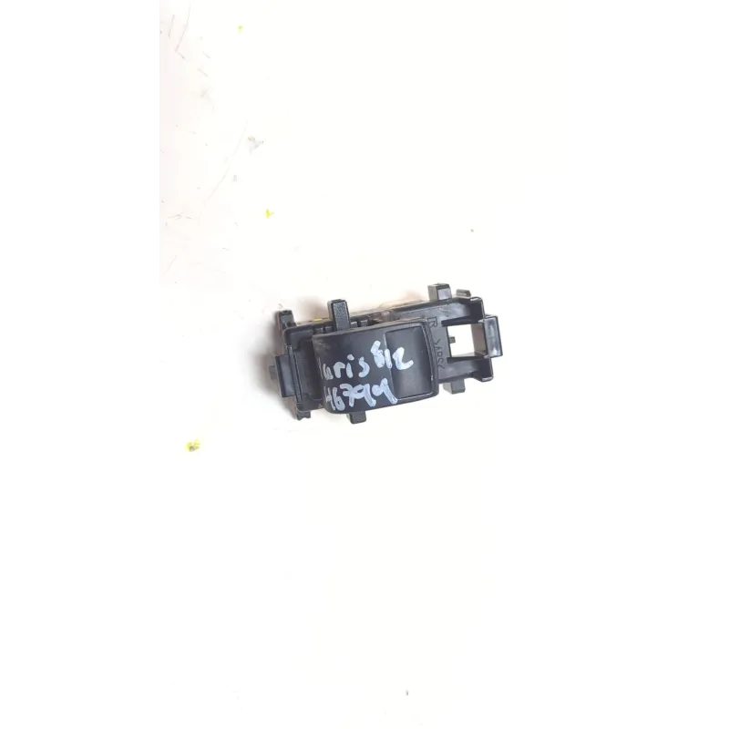 Recambio de boton elevalunas derecho para toyota yaris (_p13_) 1.4 d (nlp130_) referencia OEM IAM 19282910  