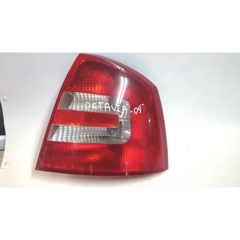 Recambio de piloto trasero derecho para skoda octavia berlina (1z3)(2004) 1.9 tdi referencia OEM IAM 1Z5945096A  
