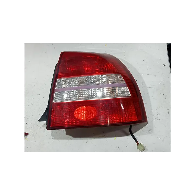 Recambio de piloto trasero derecho para kia shuma (1997) 1.5 i 16v referencia OEM IAM 0K2B151140  