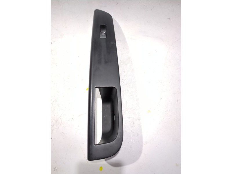 Recambio de botonera puerta delantera derecha para kia cee´d hatchback (ed) 1.6 crdi 115 referencia OEM IAM 823611H000  