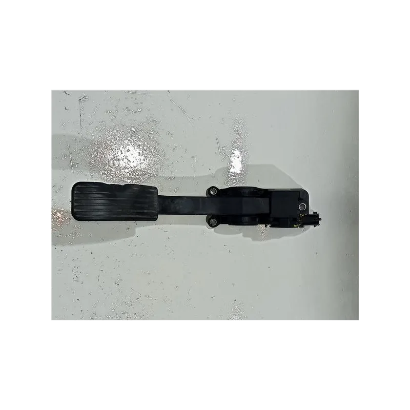 Recambio de potenciometro pedal gas para nissan cabstar 3.0 105 cv referencia OEM IAM 0281002591  