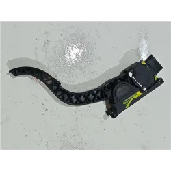 Recambio de potenciometro pedal gas para nissan cabstar 3.0 105 cv referencia OEM IAM 0281002591  
