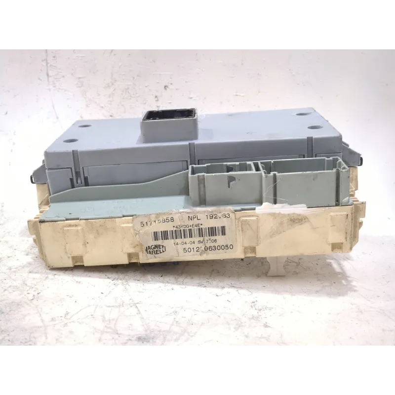Recambio de caja reles / fusibles para fiat stilo (192) multi wagon (2003) 1.9 jtd referencia OEM IAM 51715858  