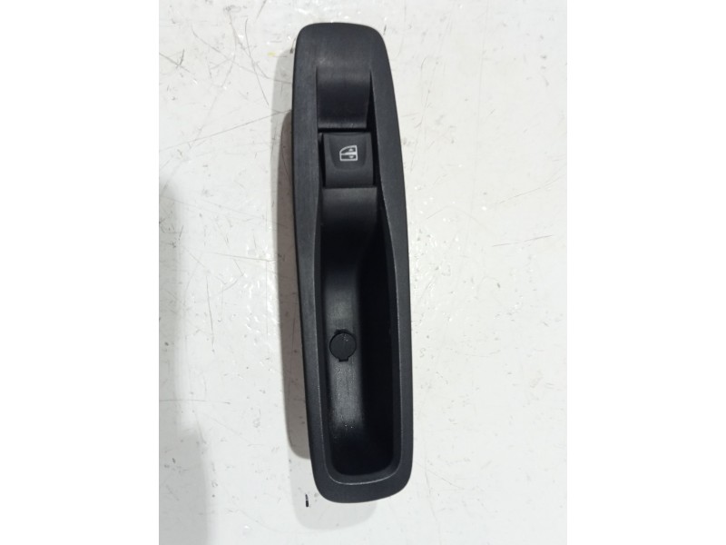 Recambio de mando elevalunas trasero izquierdo para renault megane iv sedán 1.3 tce 140 (lvnb) referencia OEM IAM E32368  