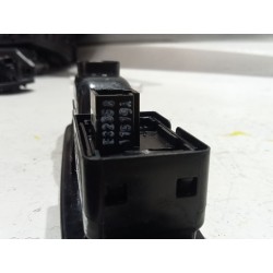 Recambio de mando elevalunas trasero derecho para renault megane iv sedán 1.3 tce 140 (lvnb) referencia OEM IAM E32368  