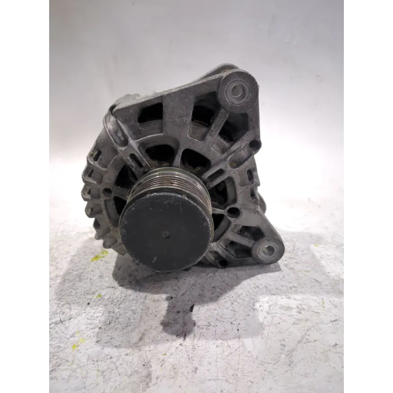 Recambio de alternador para renault captur 1.5 dci referencia OEM IAM TG12C124  