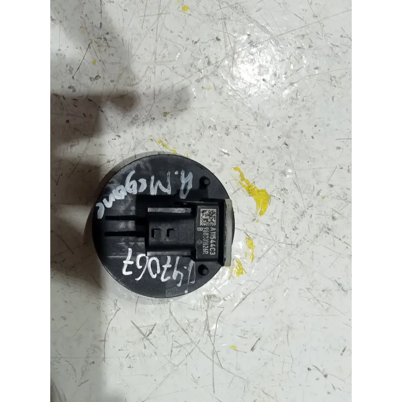 Recambio de sensor para renault megane iv sedán 1.3 tce 140 (lvnb) referencia OEM IAM 988301626R  