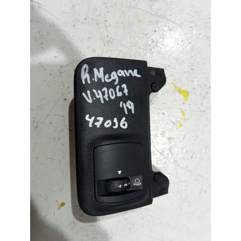 Recambio de mando luces para renault megane iv sedán 1.3 tce 140 (lvnb) referencia OEM IAM 251902972R  