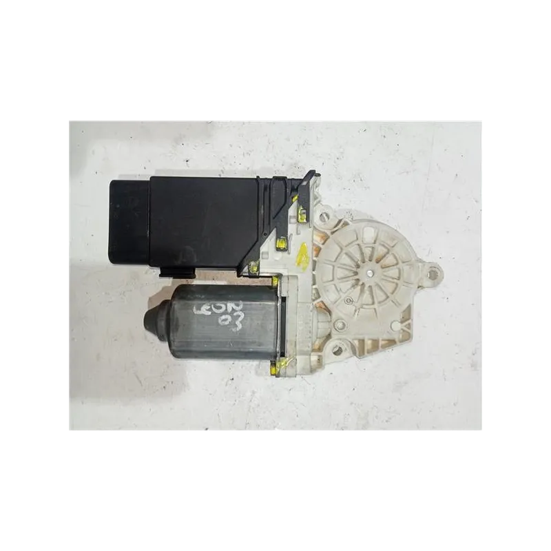 Recambio de motor elevalunas delantero derecho para seat leon (1m1)(11.1999) tdi referencia OEM IAM 9776105415301  