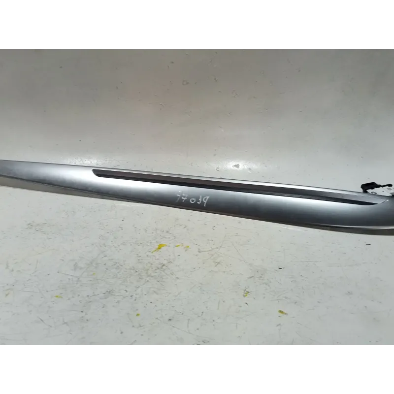 Recambio de moldura para renault megane iv sedán 1.3 tce 140 (lvnb) referencia OEM IAM 969301856R  
