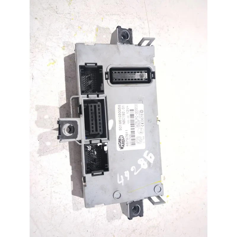 Recambio de caja fusibles/rele para fiat stilo (192)(2001) 1.9 jtd (192_xe1a) referencia OEM IAM 501861030058  