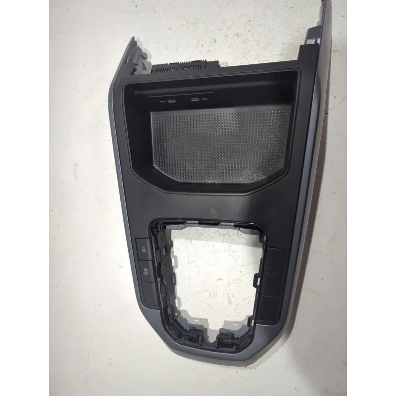 Recambio de embellecedor palanca cambio para seat arona 1.0 referencia OEM IAM SE270216  