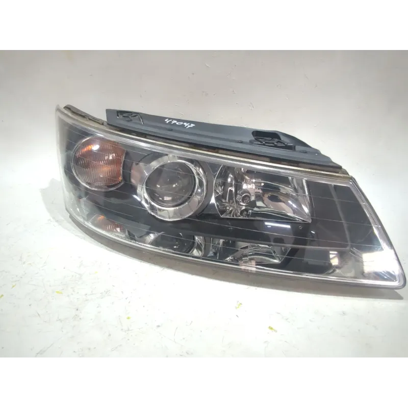 Recambio de faro delantero derecho para hyundai sonata v (nf) 2.0 crdi referencia OEM IAM 2357NA  
