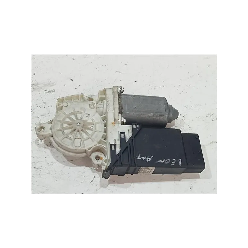 Recambio de motor elevalunas delantero derecho para seat leon (1m1)(11.1999) tdi referencia OEM IAM 9776101436203 F005S00052  