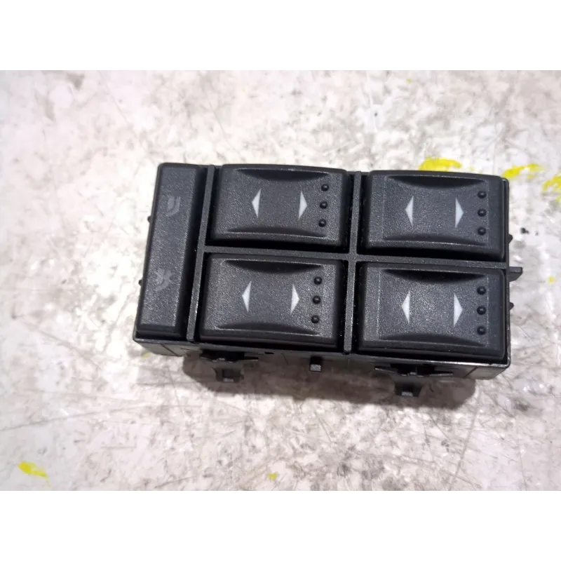 Recambio de mando elevalunas delantero izquierdo para ford mondeo iii (b5y) 2.0 tdci referencia OEM IAM 1S7T14A132BD  