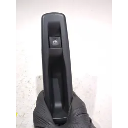 MANDO ELEVALUNAS TRASERO DERECHO 829500004R 