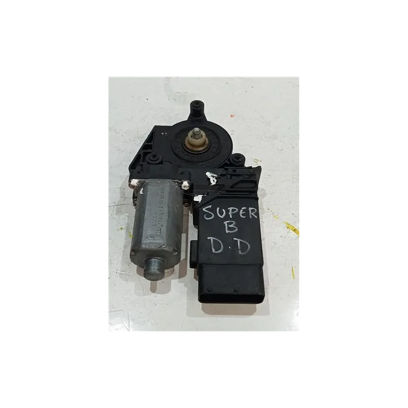 Recambio de motor elevalunas delantero derecho para skoda superb (3t4)(2008) referencia OEM IAM 105415301 05074240  