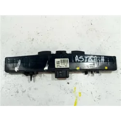 Recambio de interruptor luces emergencia para opel astra h berlina (2004) 1.6 referencia OEM IAM 13100107  