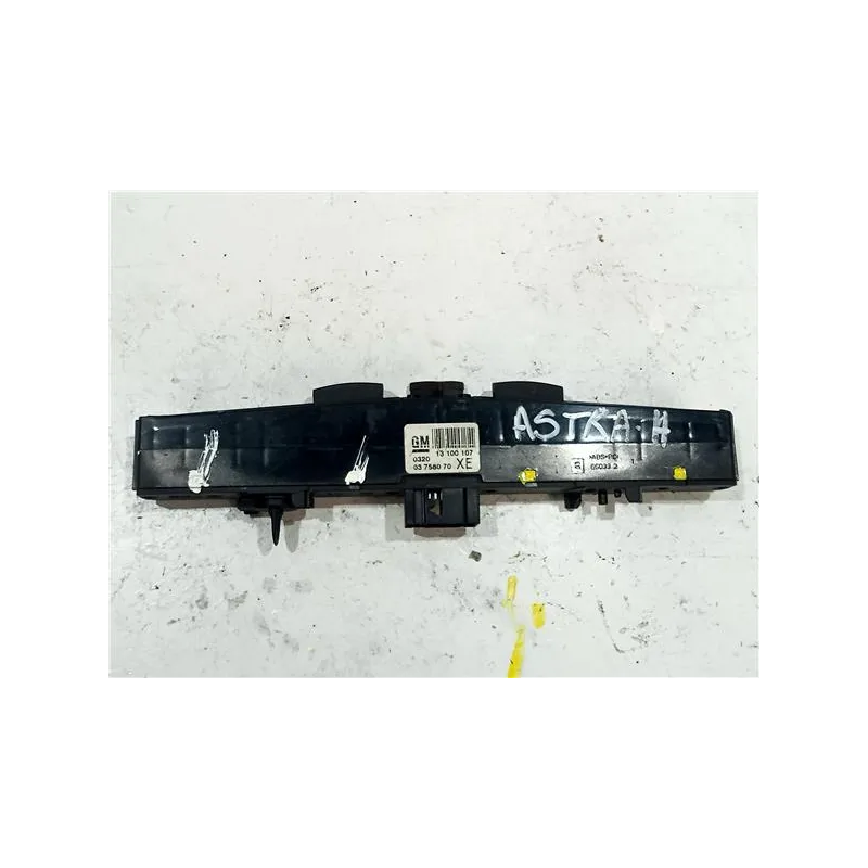 Recambio de interruptor luces emergencia para opel astra h berlina (2004) 1.6 referencia OEM IAM 13100107  