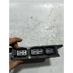 Recambio de centralita inyeccion para renault clio ii symbol (2001) referencia OEM IAM R0410C080A  