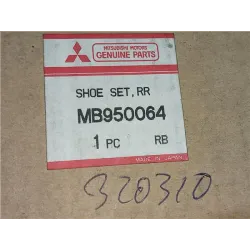 Recambio de zapatas para mitsubishi carisma berlina 5 (da0)(1995) 1.9 di-d referencia OEM IAM MB950062  