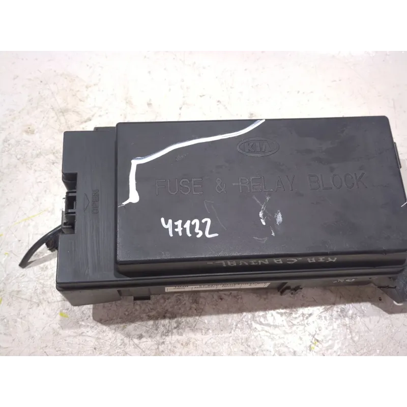 Recambio de caja reles / fusibles para kia carnival (1999) 2.9 td referencia OEM IAM 0K53H  