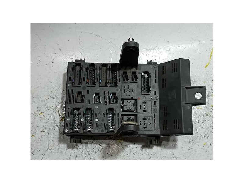 Recambio de caja fusibles/rele para renault laguna (b56)(1994) 2.2 d (b56f/2) referencia OEM IAM 7703197962R1  