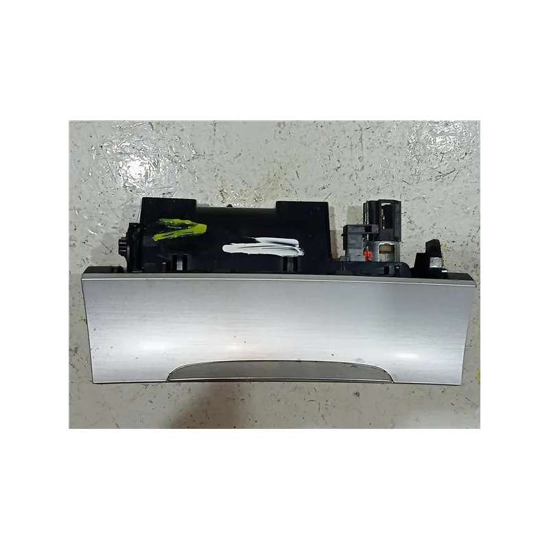Recambio de cenicero para volkswagen passat cc (357)(05.2008) referencia OEM IAM 318220500 31822-0500  