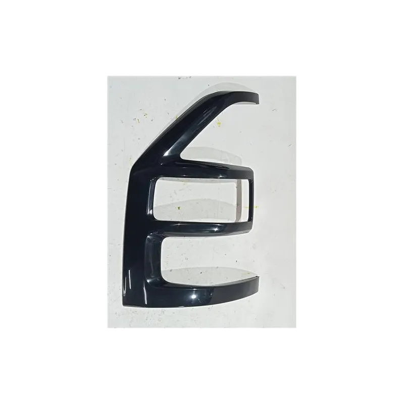 Recambio de moldura piloto trasero izquierdo para mitsubishi pajero 2.5 td referencia OEM IAM MR539345  