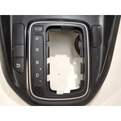 Recambio de consola central para kia carens iv van (a4) crdi referencia OEM IAM 84633A4000 84650A4267LL2  