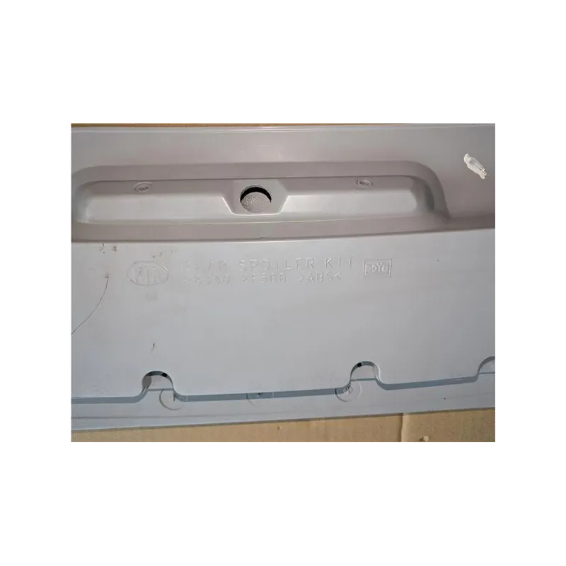 Recambio de aleron trasero para kia cerato (ld)(2004) 2.0 crdi referencia OEM IAM P83402F500  