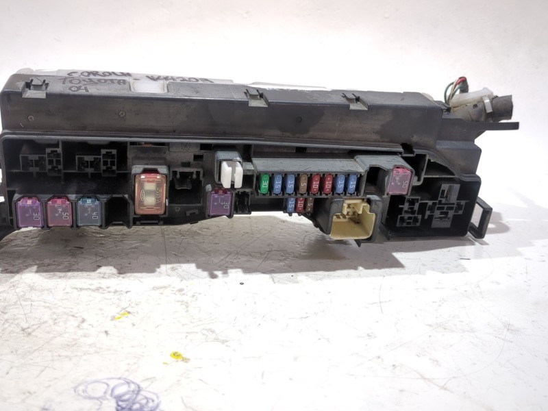 Recambio de caja reles / fusibles para toyota corolla (e11)(1997) 2.0 d4d referencia OEM IAM 9098702016  