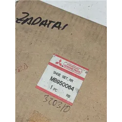 Recambio de zapatas para mitsubishi carisma berlina 5 (da0)(1995) 1.9 di-d referencia OEM IAM MB950062  