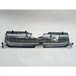 Recambio de parrilla delantera para mitsubishi space wagon (n80/n90)(1999) 2.4 referencia OEM IAM MB831568  