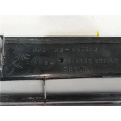 Recambio de parrilla delantera para mitsubishi space wagon (n80/n90)(1999) 2.4 referencia OEM IAM MB831568  
