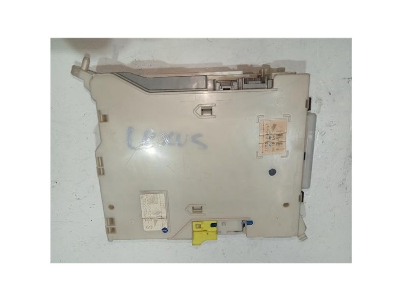 Recambio de caja fusibles/rele para lexus is 200 (gxe10)(12.1998) 200 referencia OEM IAM 8273053050  