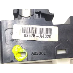 Recambio de mando elevalunas trasero derecho para kia carens iv van (a4) crdi referencia OEM IAM 93575A4020 299119275  