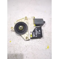 Recambio de motor elevalunas trasero derecho para renault megane iii fastback 1.6 16v referencia OEM IAM 0130822331  