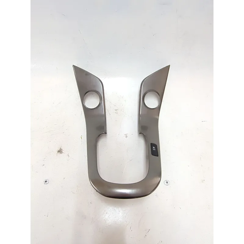 Recambio de embellecedor palanca cambio para chevrolet cruze (j300) 2.0 cdi referencia OEM IAM 94665212  