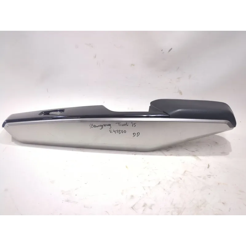 Recambio de mando elevalunas delantero derecho para ssangyong tivoli 1.6 xdi 160 referencia OEM IAM 7222335000 299139582  