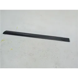Recambio de moldura puerta trasera izquierda para suzuki santana 1.3 4v referencia OEM IAM 77560-70C00  