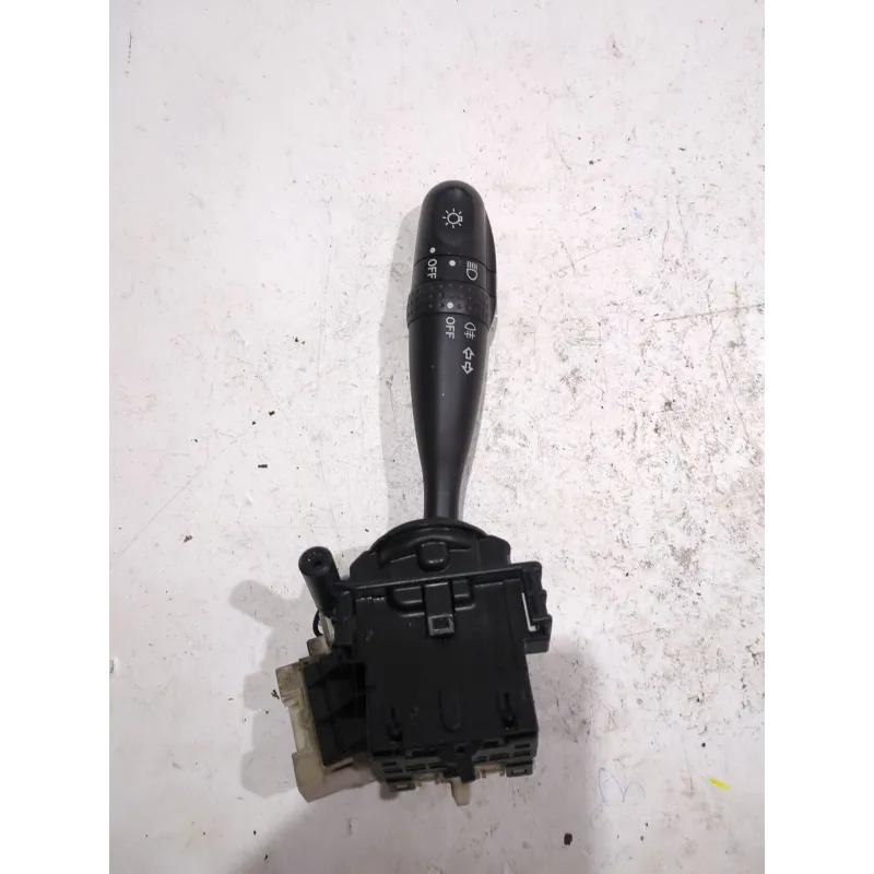 Recambio de mando luces para toyota corolla (_e12_) 1.4 d (nde120_) referencia OEM IAM 13010  