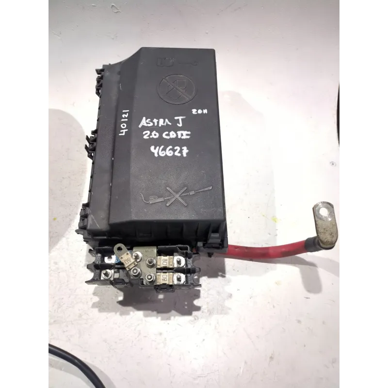 Recambio de caja reles / fusibles para opel astra j gtc 2.0 cdti (08) referencia OEM IAM C11000139  