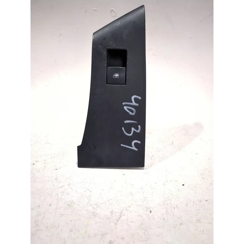 Recambio de botonera puerta delantera derecha para opel astra j gtc 2.0 cdti (08) referencia OEM IAM 13301886  