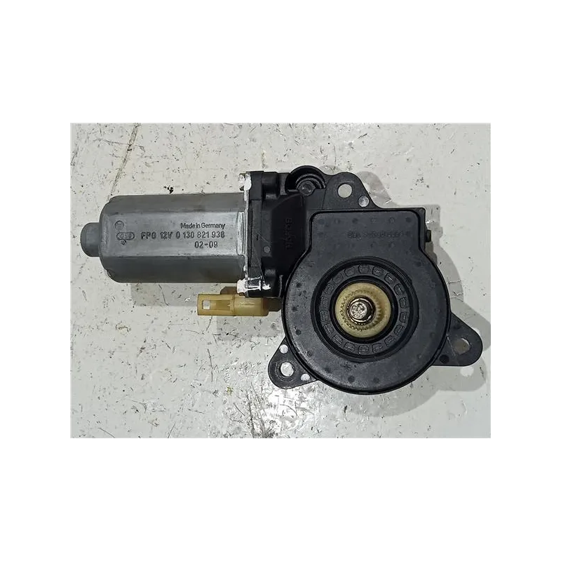 Recambio de motor elevalunas delantero izquierdo para ford fiesta (cbk)(2002) referencia OEM IAM 0130821938  