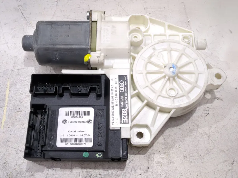 Recambio de motor elevalunas delantero derecho para audi a3 (8p1) 1.9 tdi referencia OEM IAM 8P0959802E  