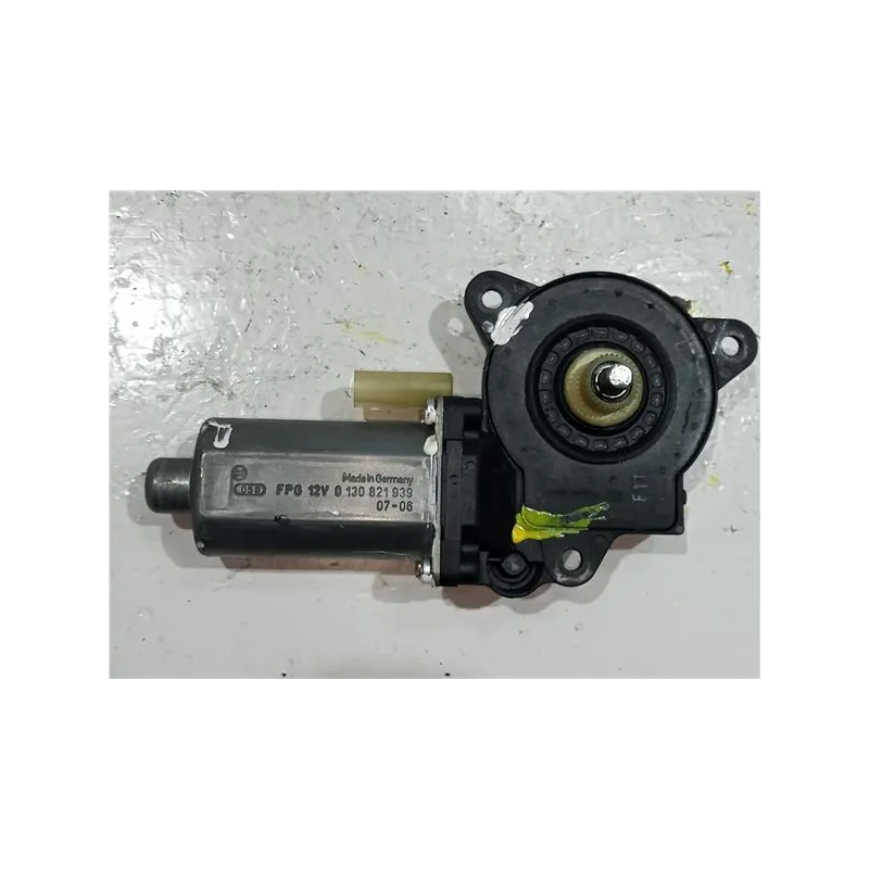 Recambio de motor elevalunas delantero derecho para ford fiesta (cbk)(2002) referencia OEM IAM 0130821939 924114172044  