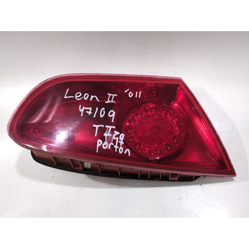 Recambio de piloto porton trasero izquierdo para seat leon (1p1) 1.6 tdi referencia OEM IAM 89320291  