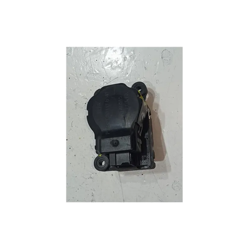 Recambio de motor apertura calefaccion para peugeot 407 hdi 135 referencia OEM IAM P2861001UB41  
